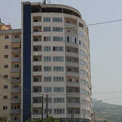 Rruga Zogu i Parë kulla by Kjetil Balog