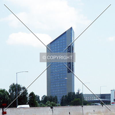 Torre Unipol by Nephilim