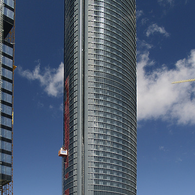 Torre Sacyr Vallehermoso by Cesar Serrano
