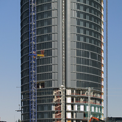 Torre Sacyr Vallehermoso by Cesar Serrano