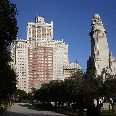 Edificio España by Cesar Serrano