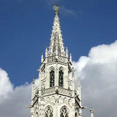Neues Rathaus by Cesar Serrano