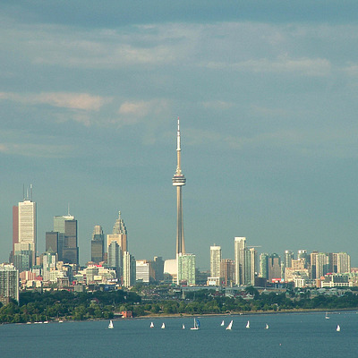 CN Tower by Pedro Marcelino