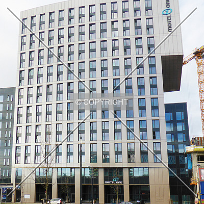 Motel One Hauptbahnhof by Nephilim