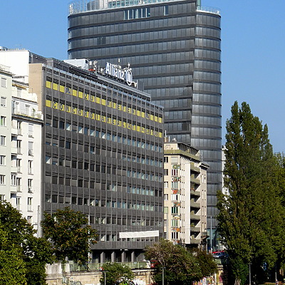 Uniqa Tower by Robin Spetz