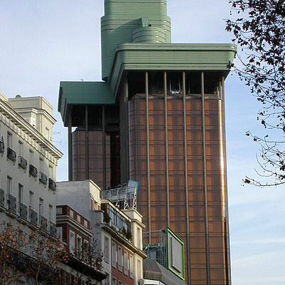 Torre Colón by Cesar Serrano