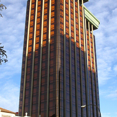 Torre Colón by Cesar Serrano