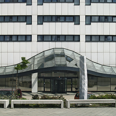 Hochhaus Neue Donau by Cesar Serrano