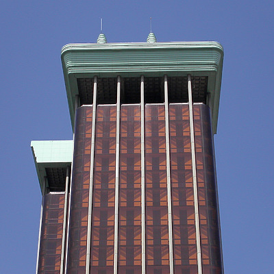 Torre Colón by Cesar Serrano
