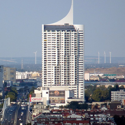 Hochhaus Neue Donau by Robin Spetz