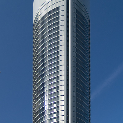 Torre Sacyr Vallehermoso by Cesar Serrano