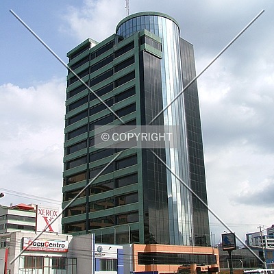 Edificio La Tribuna by Rodrigo Salas