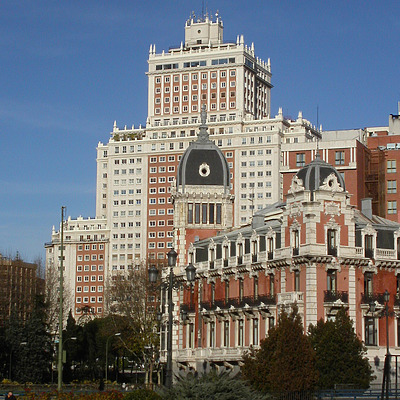 Edificio España by Cesar Serrano