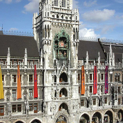 Neues Rathaus by Cesar Serrano