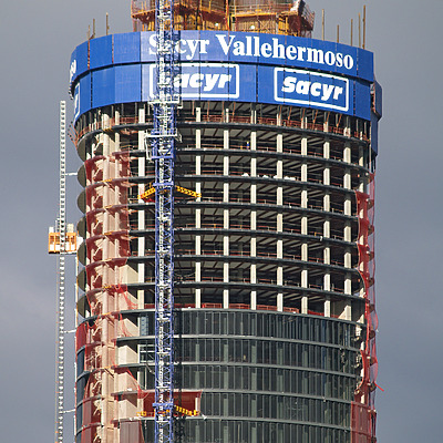 Torre Sacyr Vallehermoso by Cesar Serrano
