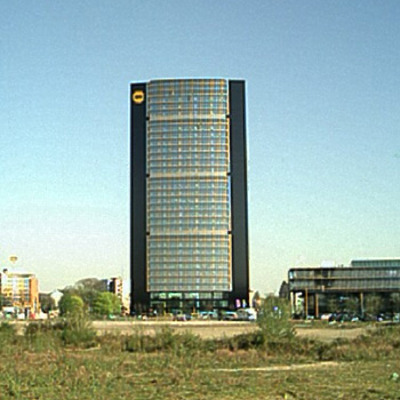 ARAG Tower by Wolfgang Spiller