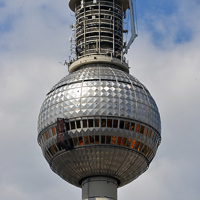 Berliner Fernsehturm by John W. Cahill