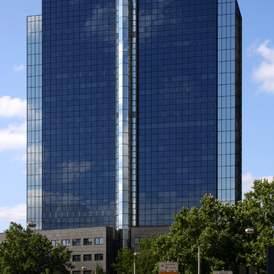 Büro Center Nibelungenplatz by Daniel Kieckhefer
