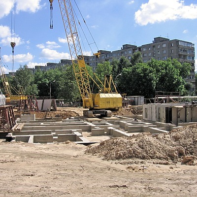 Prospekt Rokossovskogo 123/A by Alexei Bobko