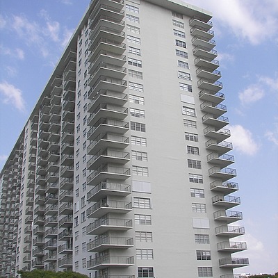 Winston Towers 200 by Rodney Gunn