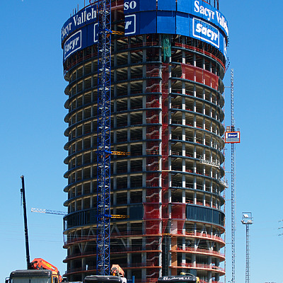 Torre Sacyr Vallehermoso by Cesar Serrano