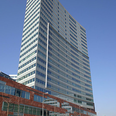 La Guardia Plaza 4 by Michiel van Dijk