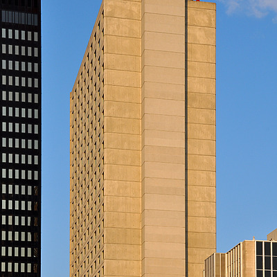 Des Moines Marriott by Rick Bronson