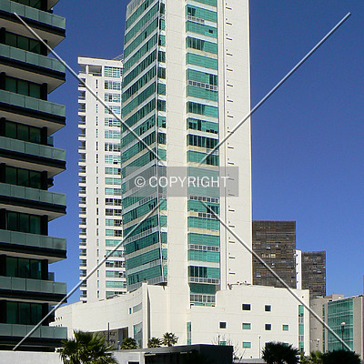Centro Médico Puerta de Hierro by Luis Ibáñez