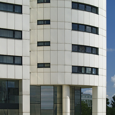 Hochhaus Neue Donau by Cesar Serrano