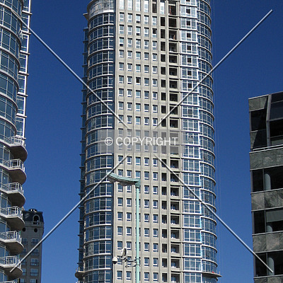 Mulieris torre Sur by Maximiliano Buono