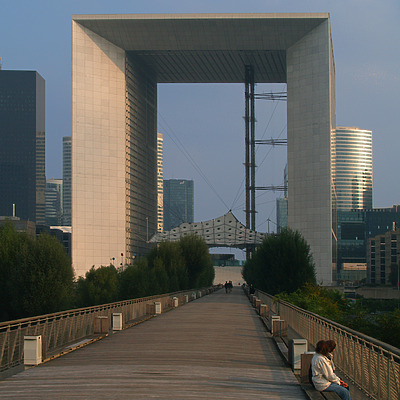 La Grande Arche by Cesar Serrano