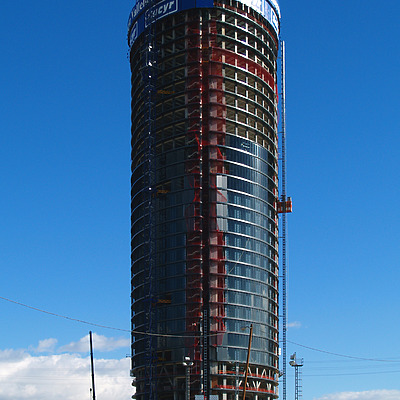 Torre Sacyr Vallehermoso by Cesar Serrano