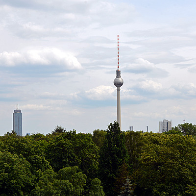 Berliner Fernsehturm by John W. Cahill