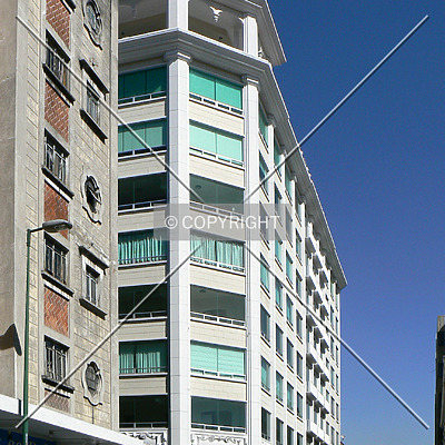 Edificio Vacas by Luis Ibáñez
