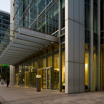 10 Upper Bank Street by Pavel Toczynski