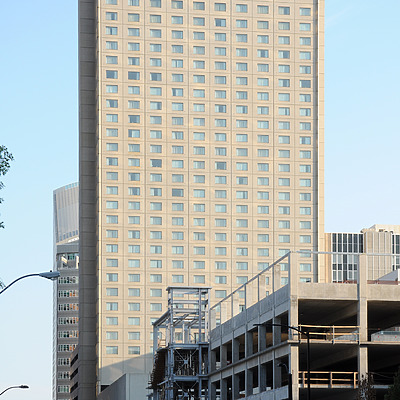 Des Moines Marriott by Rick Bronson