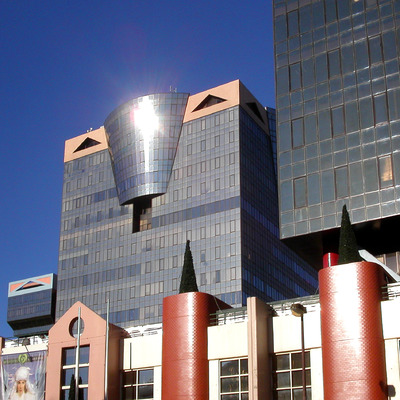 Torre Amoreiras II by Cesar Serrano