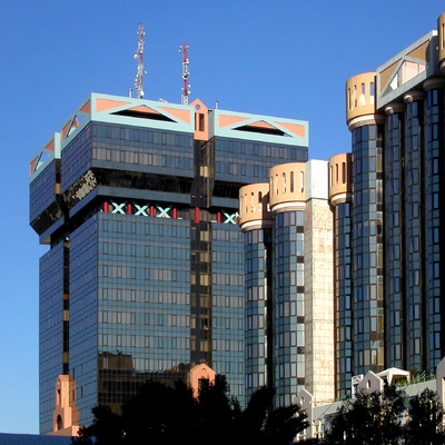 Torre Amoreiras III by Cesar Serrano
