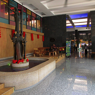 Holiday Inn Express by Daniel Kieckhefer