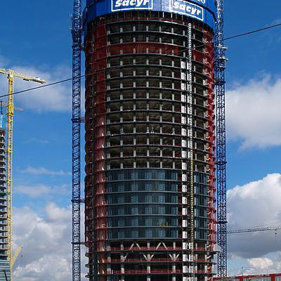 Torre Sacyr Vallehermoso by Cesar Serrano
