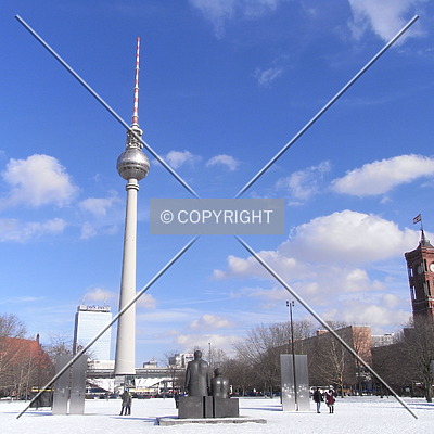 Berliner Fernsehturm by Jörg Berkemeyer