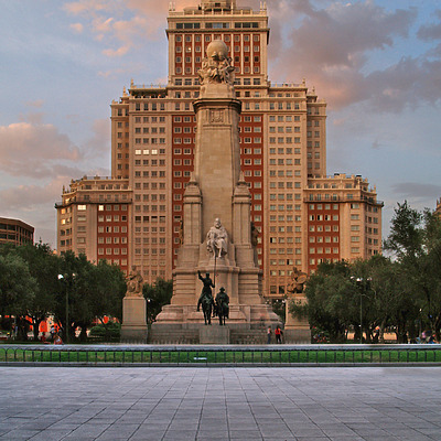 Edificio España by Cesar Serrano