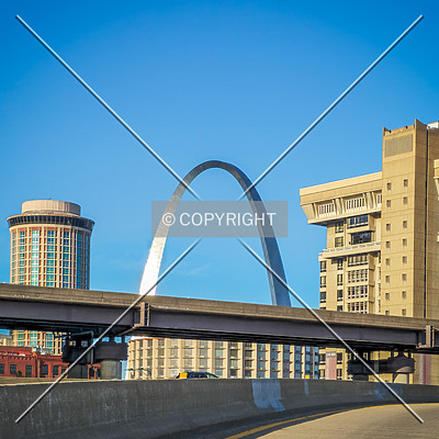 Gateway Arch by Ryan Hildebrand