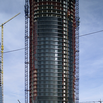 Torre Sacyr Vallehermoso by Cesar Serrano