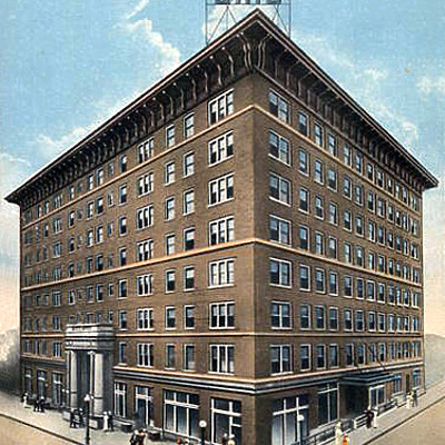 Amedia Plaza by H.H. Hamm