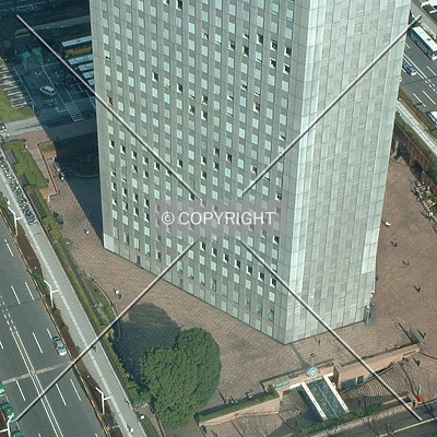 Shinjuku Sumitomo Building by Andrew Stewart