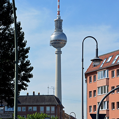 Berliner Fernsehturm by John W. Cahill
