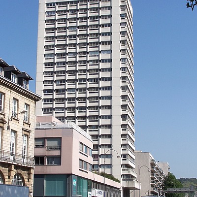 Tour du Front de Seine by Florian Barbier