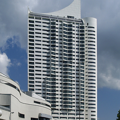 Hochhaus Neue Donau by Cesar Serrano