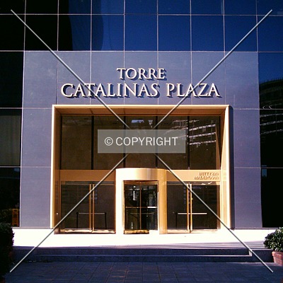 Catalinas Plaza by Maximiliano Buono